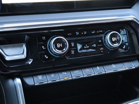 Used 2024 GMC Sierra 2500 Denali Ultimate image 18