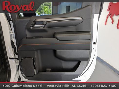 Used 2024 GMC Sierra 1500 AT4 w/ Technology Package AWD/4WD image 9