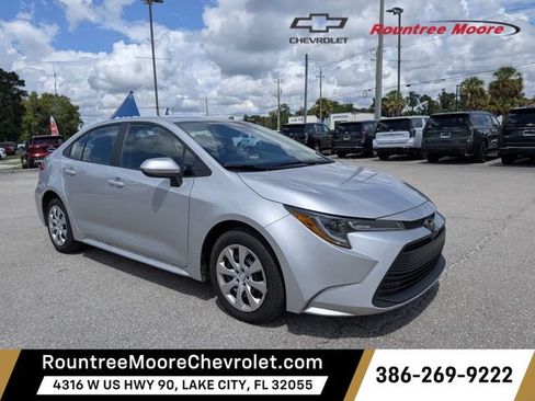 Used 2025 Toyota Corolla LE FWD image 1