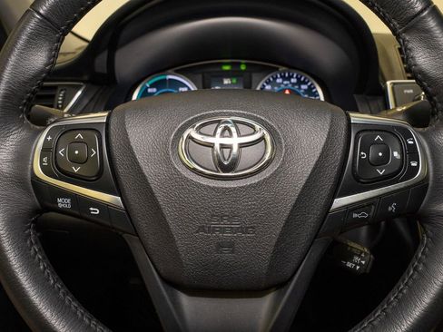 Used 2017 Toyota Camry XLE image 19