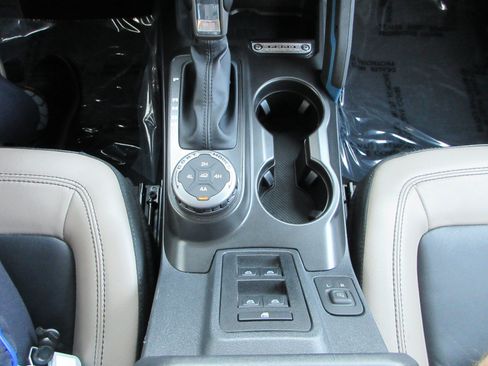 Used 2023 Ford Bronco Wildtrak AWD/4WD image 45