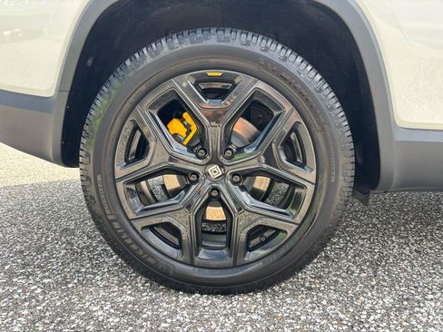 Used 2024 Rivian R1S Adventure AWD/4WD image 25