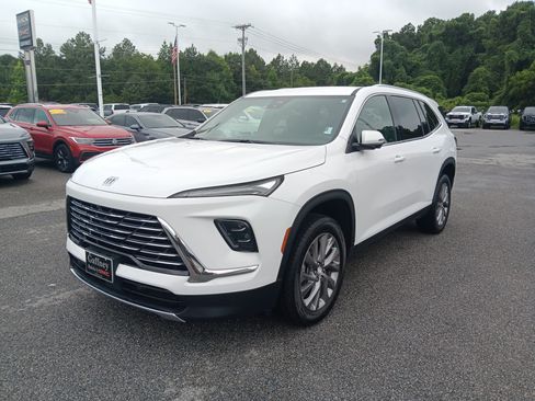 Used 2025 Buick Enclave Preferred FWD image 1