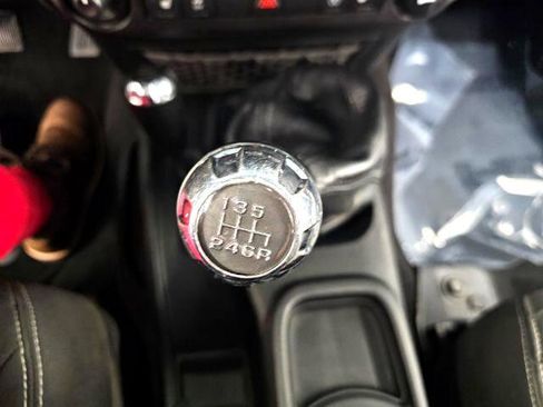 Used 2017 Jeep Wrangler Unlimited Sahara image 20