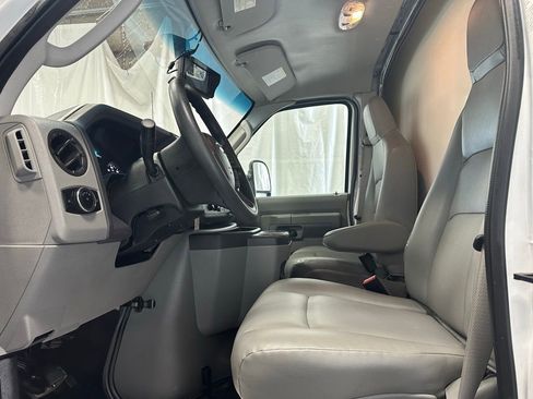 Used 2024 Ford E-350 and Econoline 350 Super Duty image 15