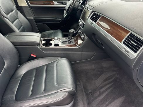 Used 2015 Volkswagen Touareg VR6 AWD/4WD image 16