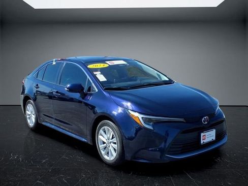Used 2024 Toyota Corolla XLE FWD image 5