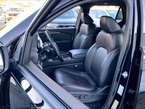 Used 2025 Honda Pilot Black Edition image 9