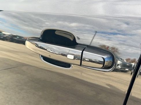 Used 2023 GMC Acadia SLE w/ Driver Convenience Package image 11