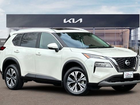 Used 2023 Nissan Rogue SV w/ SV Premium Package image 2