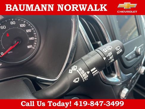 Used 2023 Chevrolet Equinox LT FWD image 11