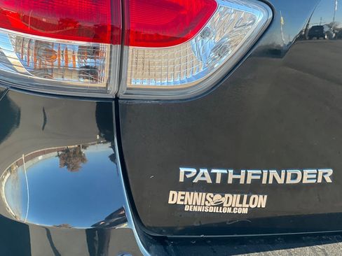 Used 2015 Nissan Pathfinder SV image 24