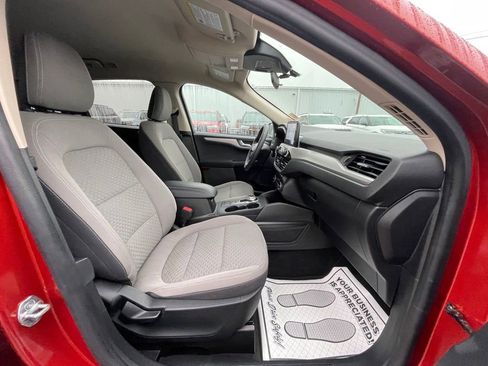 Used 2020 Ford Escape SE image 25