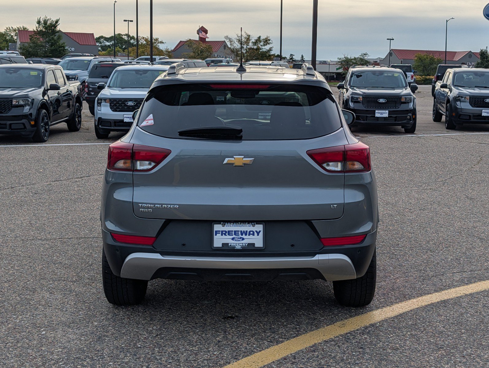 Used 2021 Chevrolet TrailBlazer LT w/ Convenience Package AWD/4WD image 4