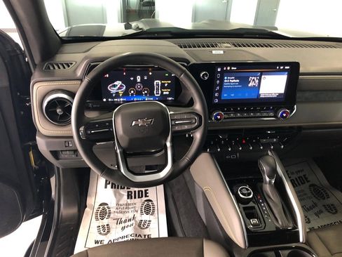 Used 2025 Chevrolet Colorado ZR2 w/ Midnight Edition image 9