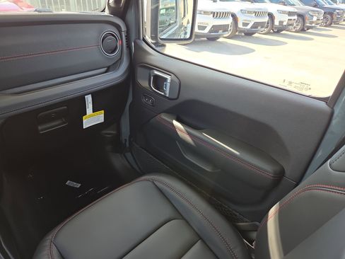 New 2026 Jeep Wrangler Unlimited Rubicon image 17