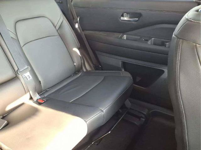 Certified 2024 Nissan Pathfinder SL w/ Cargo Package FWD image 18
