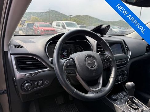 Used 2019 Jeep Cherokee Latitude Plus w/ Comfort/Convenience Group AWD/4WD image 11