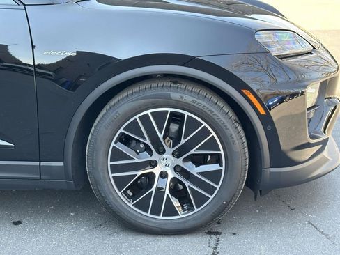 New 2026 Porsche Macan 4 Electric AWD/4WD image 9