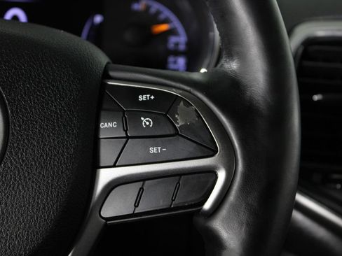 Used 2018 Jeep Grand Cherokee Altitude AWD/4WD image 26
