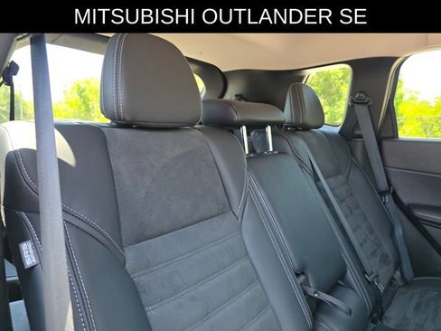 Used 2024 Mitsubishi Outlander SE Black Edition FWD image 14