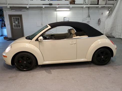 Used 2006 Volkswagen Beetle Convertible w/ Package 1 FWD image 36