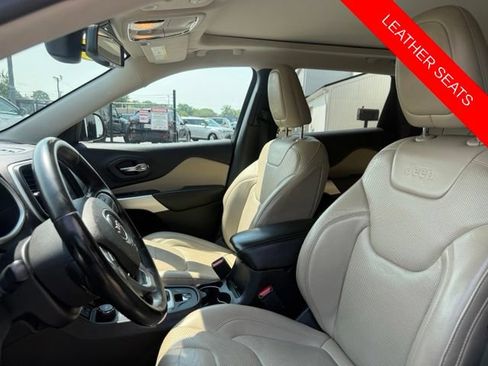 Used 2018 Jeep Cherokee Limited w/ Luxury Group AWD/4WD image 8