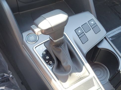 Used 2026 Kia Sportage EX FWD image 29