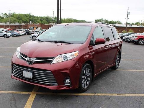 Used 2020 Toyota Sienna XLE w/ XLE Navigation Package AWD/4WD image 2