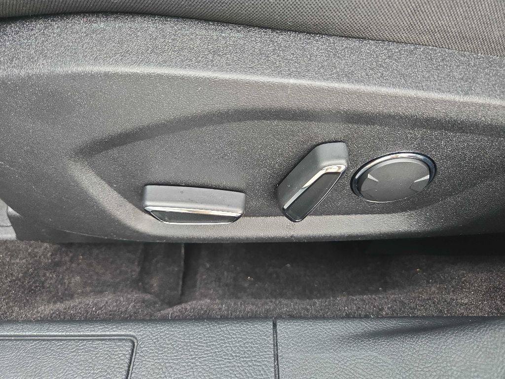 Used 2019 Ford Fusion SE FWD image 15