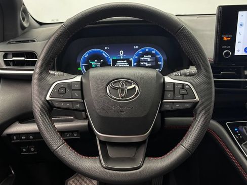 Used 2025 Toyota Sienna XSE w/ XSE Premium Package AWD/4WD image 32