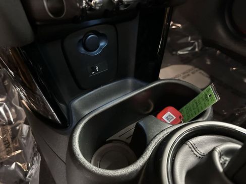 Certified 2024 MINI Cooper SE image 22