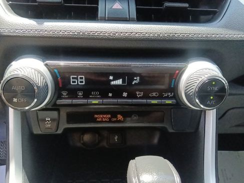 Used 2022 Toyota RAV4 LE AWD/4WD image 23