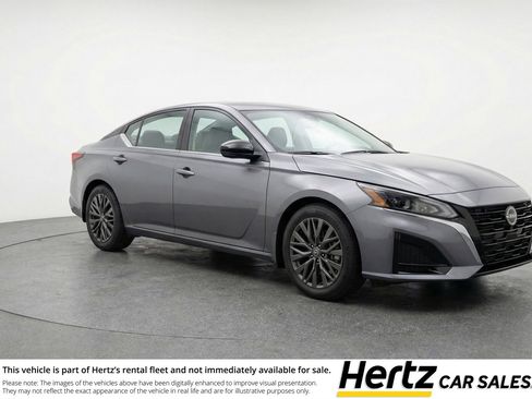 Used 2025 Nissan Altima 2.5 SV FWD image 1
