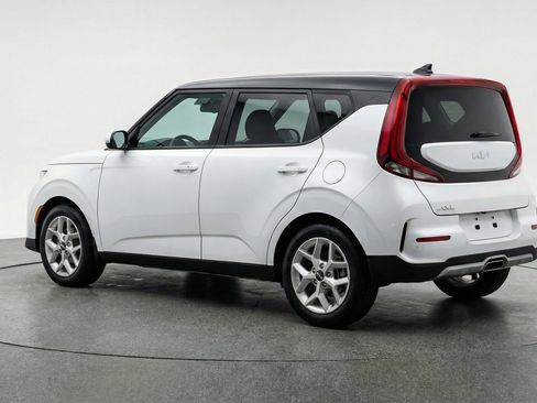 Used 2025 Kia Soul LX w/ LX Technology Package FWD image 6