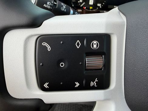 New 2026 Land Rover Defender 110 X-Dynamic SE image 12