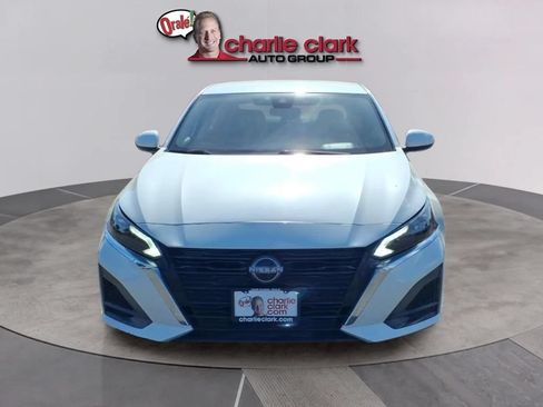 Used 2023 Nissan Altima 2.5 SV FWD image 8