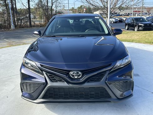 Certified 2021 Toyota Camry SE image 3