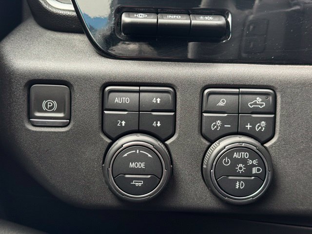 Used 2024 Chevrolet Silverado 1500 High Country w/ Technology Package AWD/4WD image 31