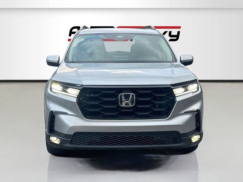 Used 2025 Honda Pilot Touring image 2