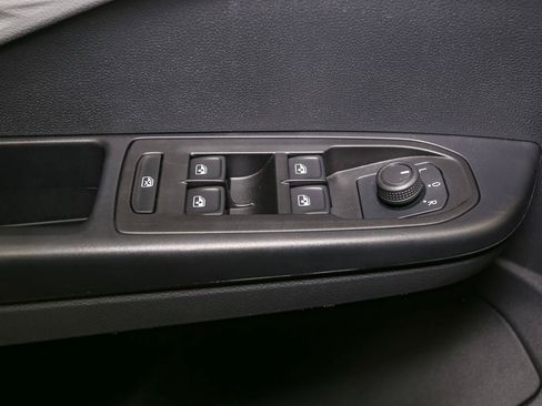 Certified 2024 Volkswagen Taos S FWD image 37