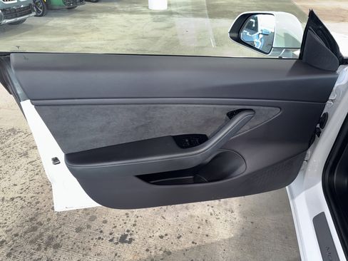 Used 2019 Tesla Model 3 Standard Range Plus image 17