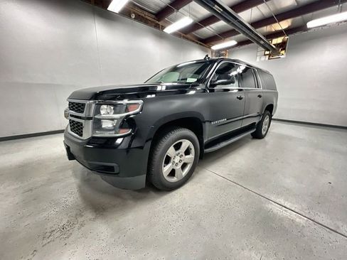 Used 2018 Chevrolet Suburban LT AWD/4WD image 4