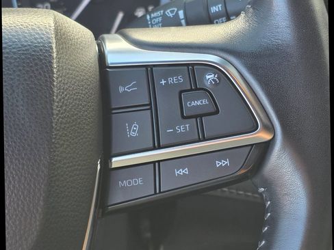 Used 2021 Toyota Highlander XSE image 24