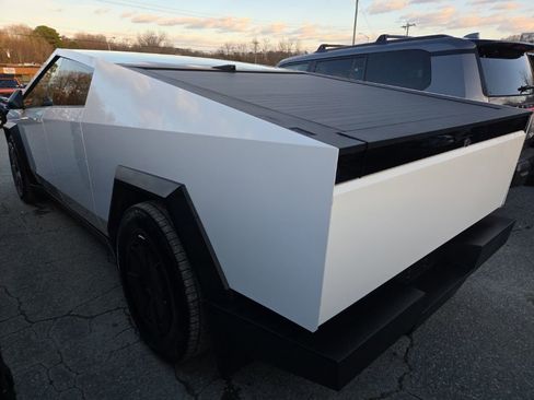 Used 2024 Tesla Cybertruck AWD Crew Cab image 6