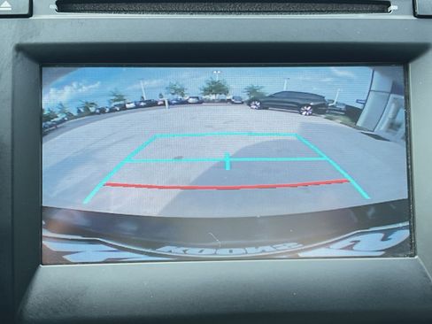 Used 2017 Toyota Camry LE FWD image 19