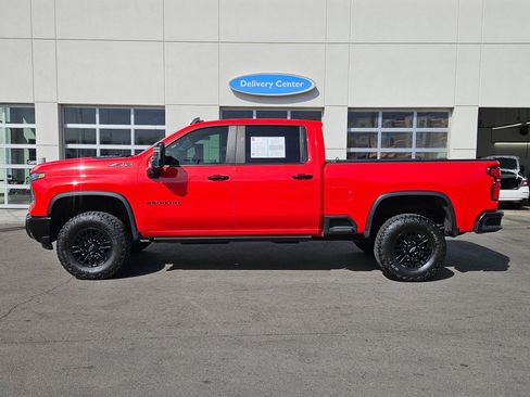 Used 2024 Chevrolet Silverado 2500 ZR2 w/ Technology Package AWD/4WD image 10