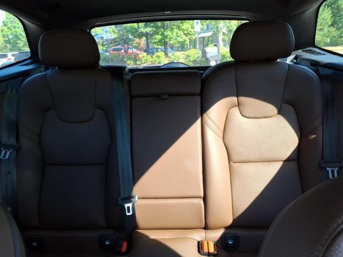 Certified 2024 Volvo XC60 B5 Plus w/ Protection Package Premier AWD/4WD image 19