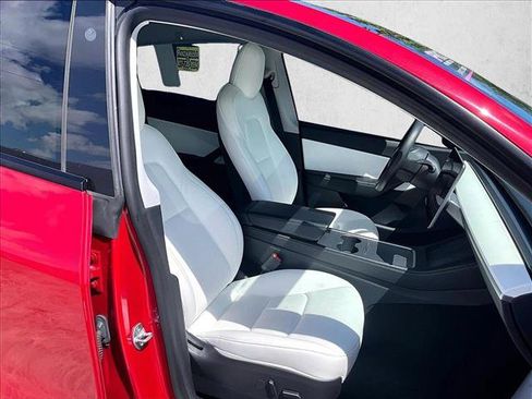 Used 2022 Tesla Model Y Long Range AWD/4WD image 9