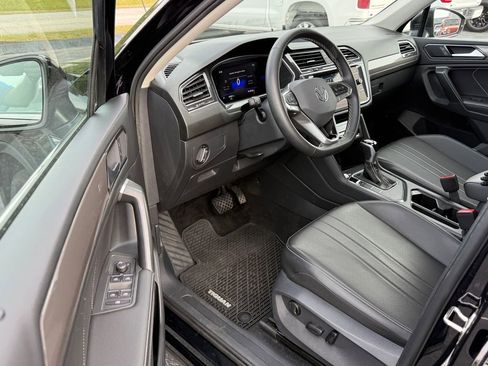 Used 2023 Volkswagen Tiguan SE FWD image 10